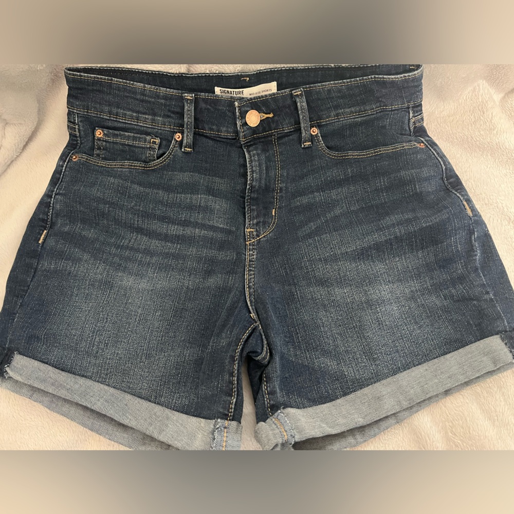 Levi Strauss mid rise shorts